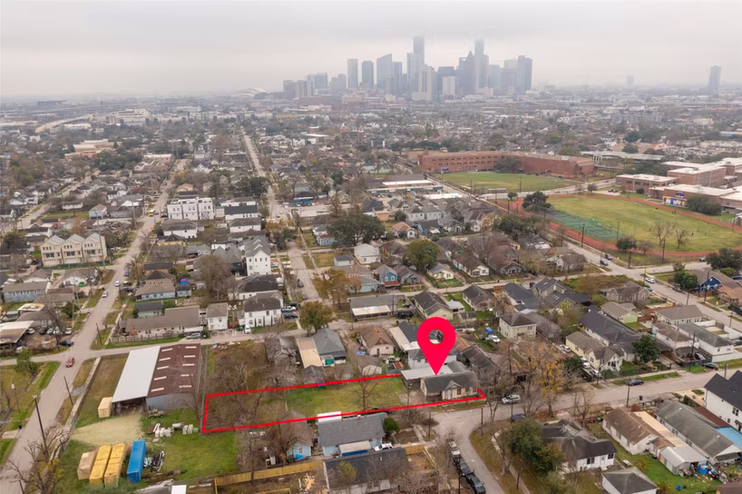 Photo 3 of 1302 Ryon Street, Houston, TX
