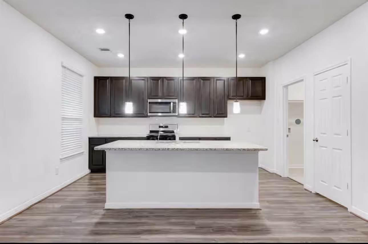 Photo 5 of 7211 bakersfield Court, Rosharon, TX