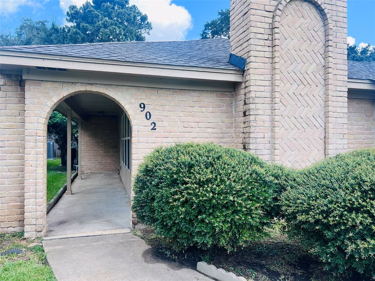 Photo 3 of 902 Hidden Canyon Road, Katy, TX