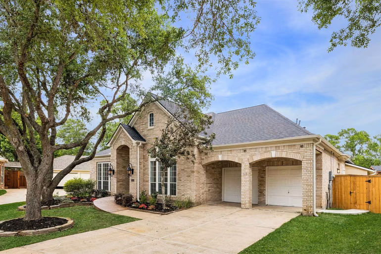 Photo 2 of 7503 NORTHWOODS DRIVE, Sugar Land, TX