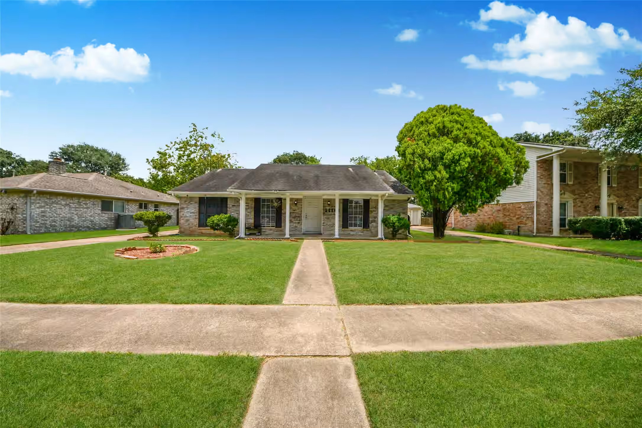 Photo 3 of 12503 Millbanks Drive, Houston, TX