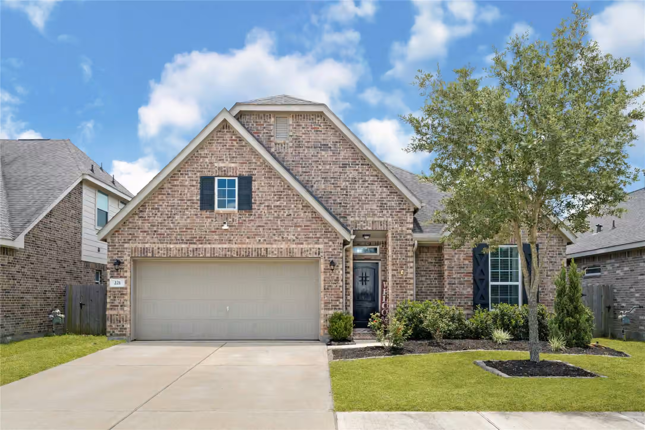 Photo of 221 Gigi Place, Alvin, TX