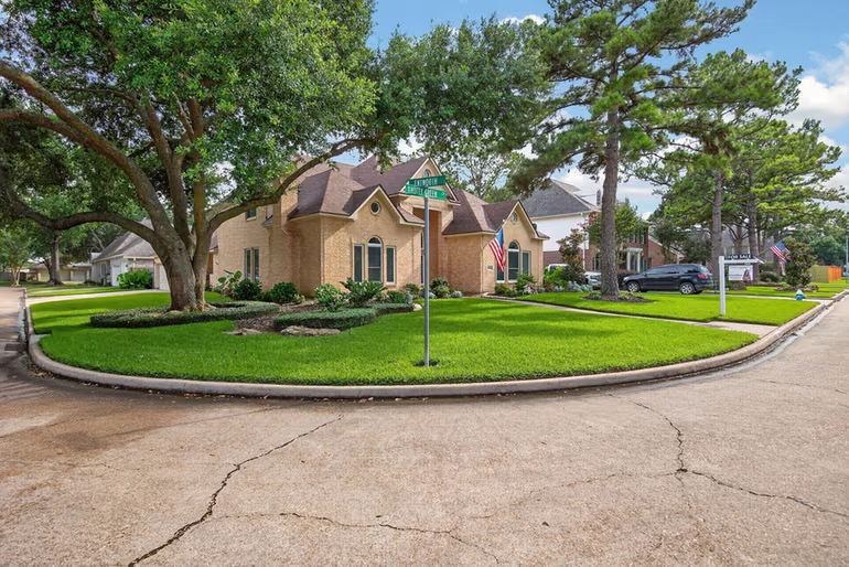 Photo 3 of 18203 Knotty Green Drive, Houston, TX