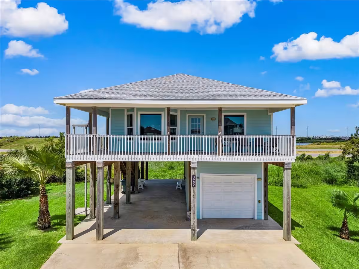 Photo 4 of 3902 Pirates Beach Court, Galveston, TX