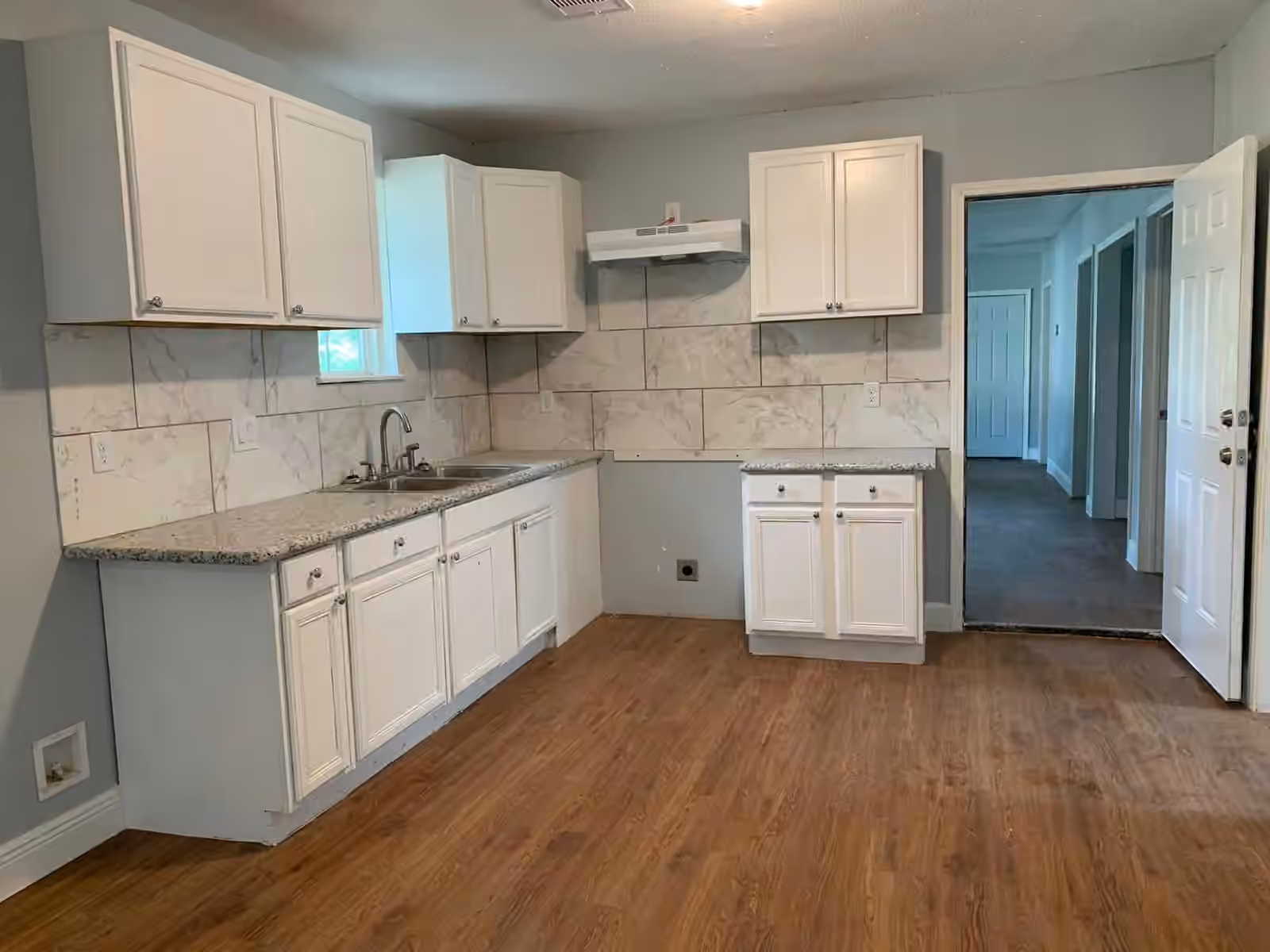 Photo 3 of 502 Hahlo Street, Houston, TX