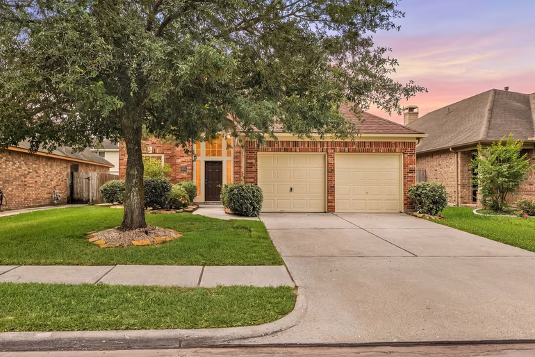 Photo 4 of 9302 Tracelawn Court, Humble, TX