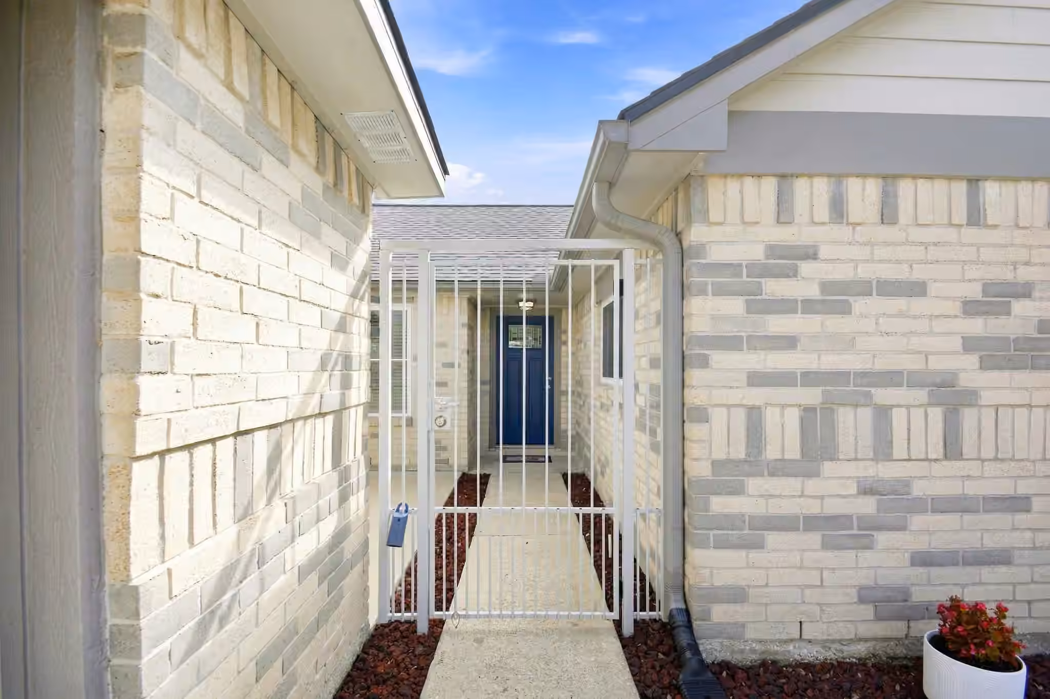 Photo 5 of 16738 Barkentine Lane, Friendswood, TX