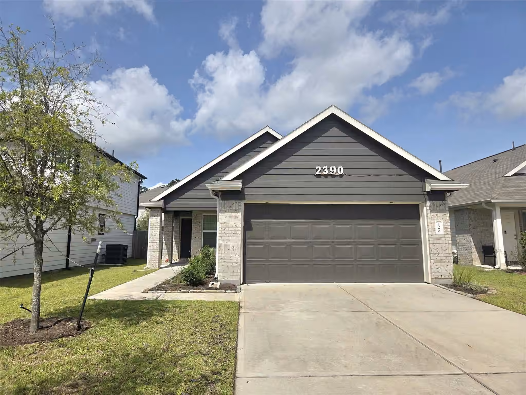 Photo 2 of 2390 Tavo Trail Drive, Conroe, TX