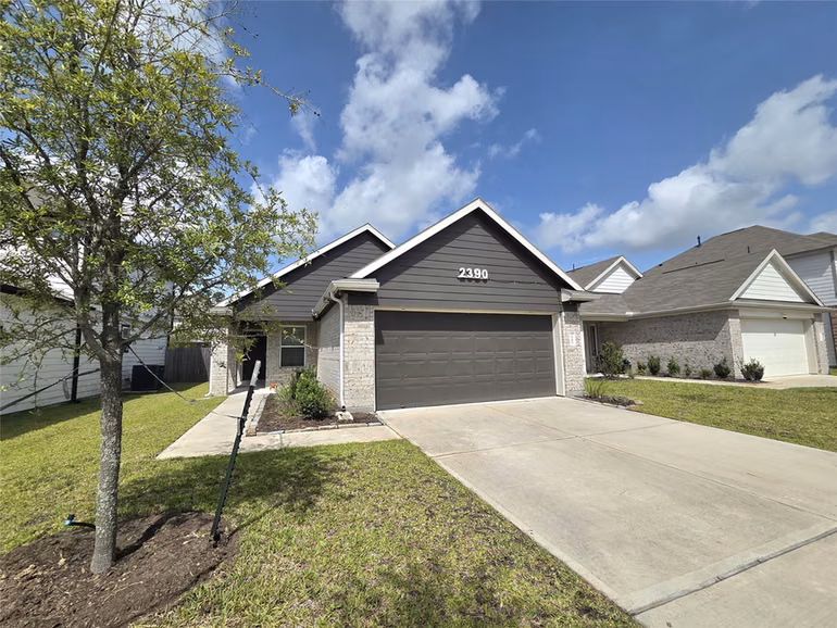 Photo 3 of 2390 Tavo Trail Drive, Conroe, TX