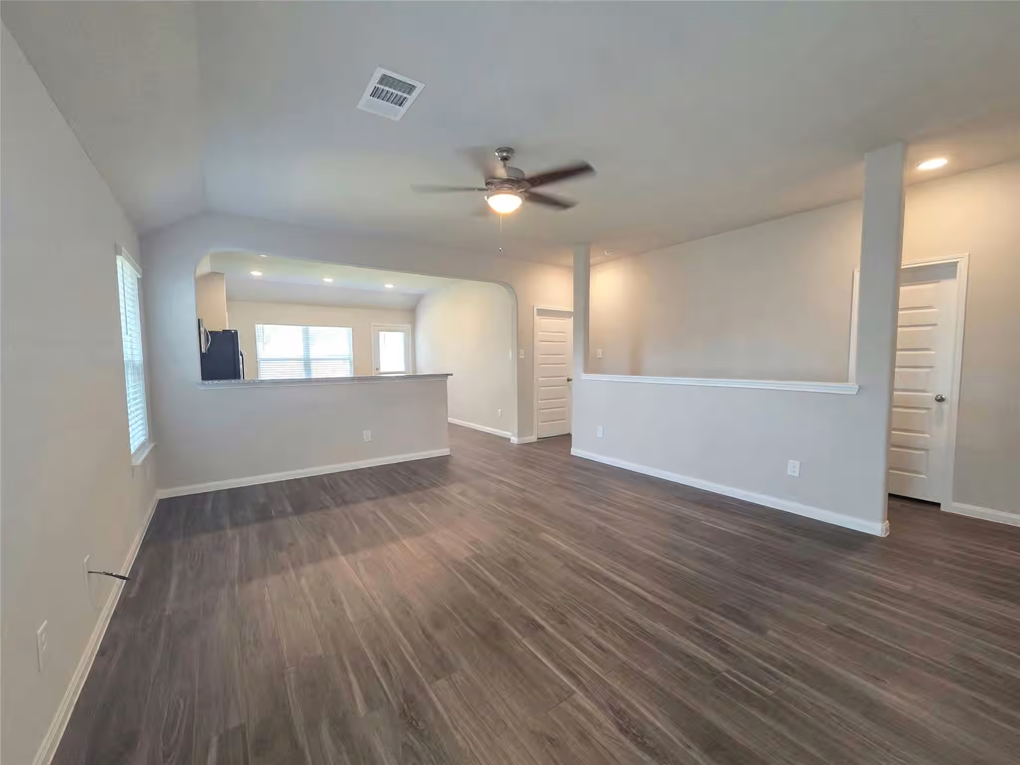 Photo 5 of 2390 Tavo Trail Drive, Conroe, TX