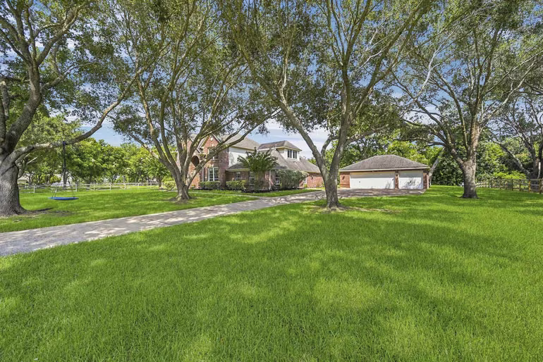 Photo 3 of 5202 Cherry Ridge Road, Richmond, TX