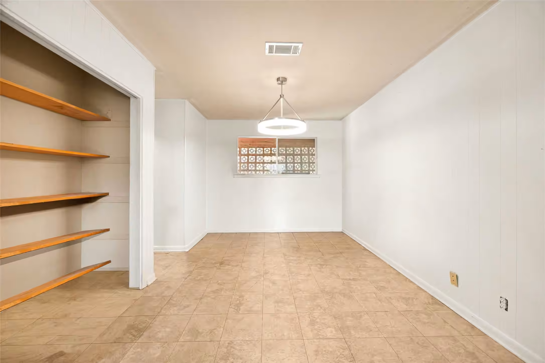Photo 7 of 103 Ligustrum Street, Lake Jackson, TX