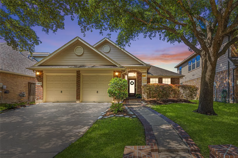 Photo 2 of 18334 N Elizabeth Shore Loop, Cypress, TX
