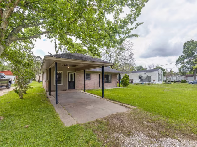 Photo 4 of 308 Gibbs Street, Devers, TX