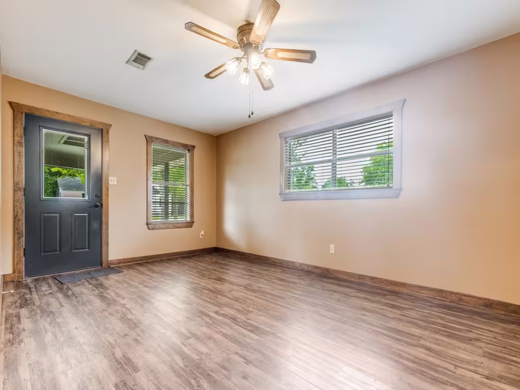 Photo 6 of 308 Gibbs Street, Devers, TX