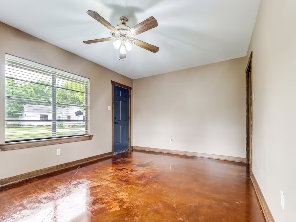 Photo 7 of 308 Gibbs Street, Devers, TX