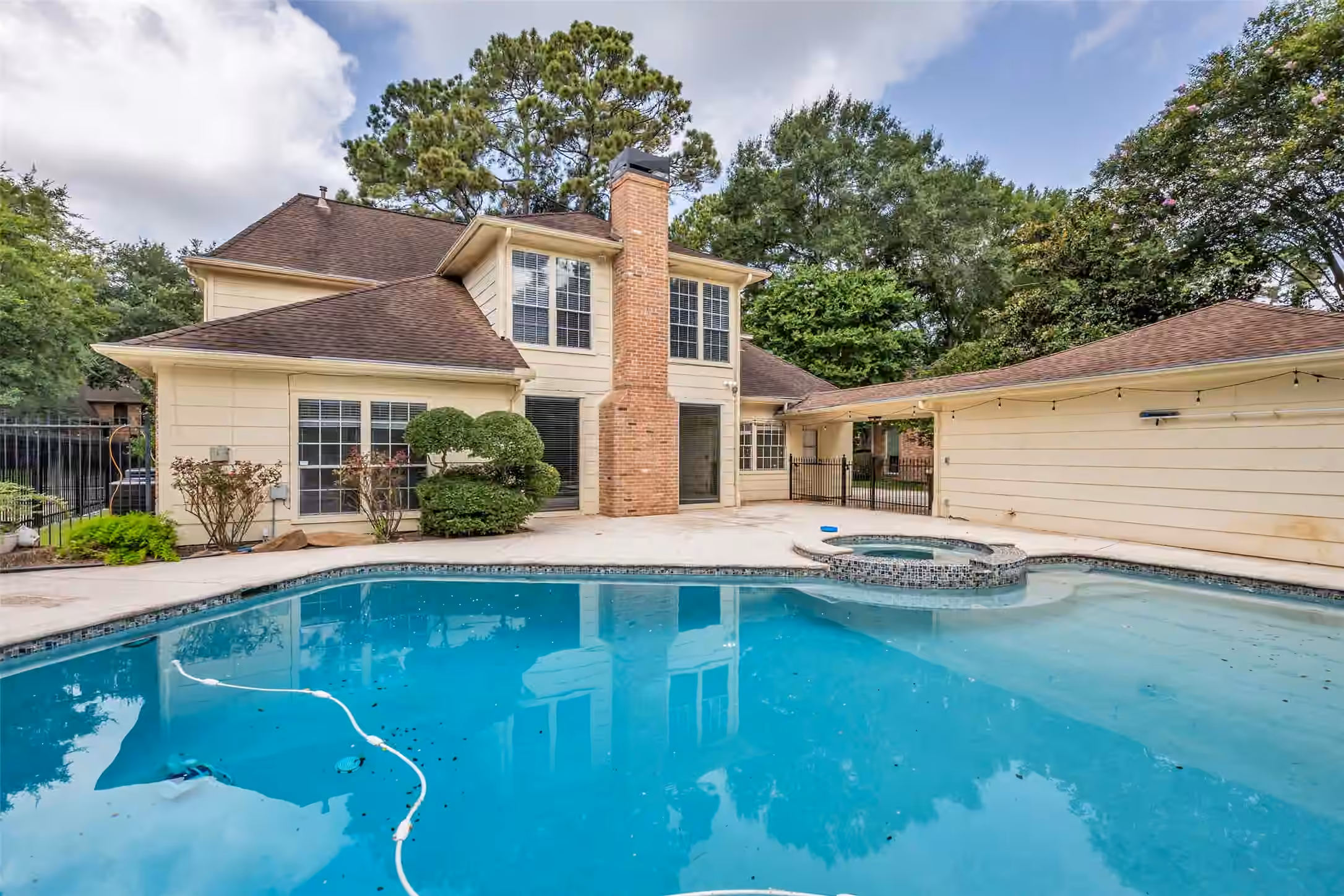 Photo of 14014 Court Of Regents, Houston, TX 77069