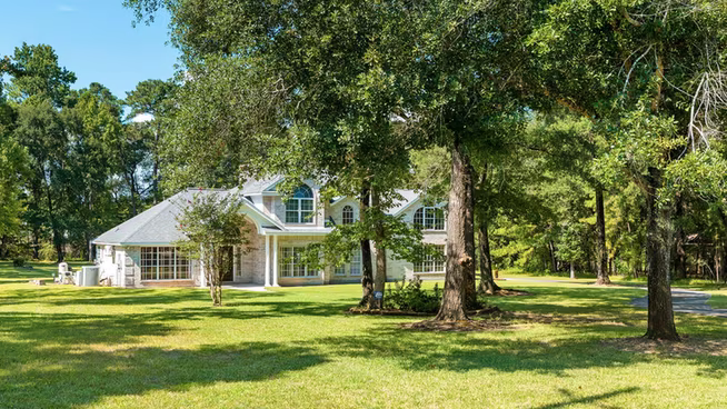 Photo 2 of 10514 Crestwater Circle, Magnolia, TX