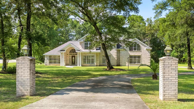 Photo 3 of 10514 Crestwater Circle, Magnolia, TX