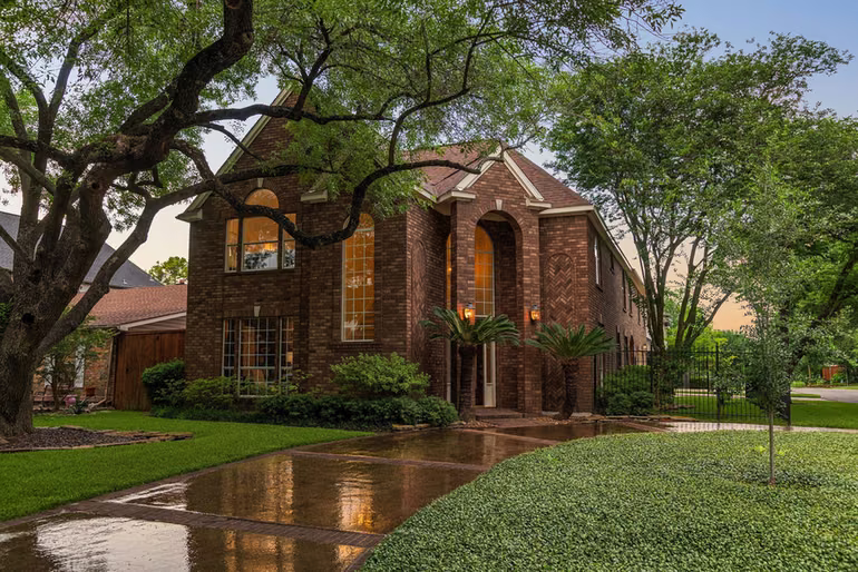 Photo of 4900 Cedar Street, Bellaire, TX