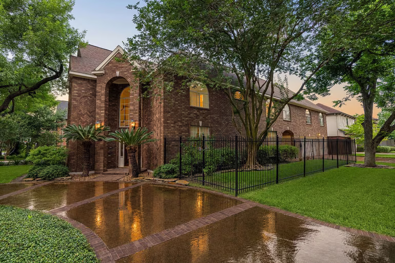 Photo 2 of 4900 Cedar Street, Bellaire, TX
