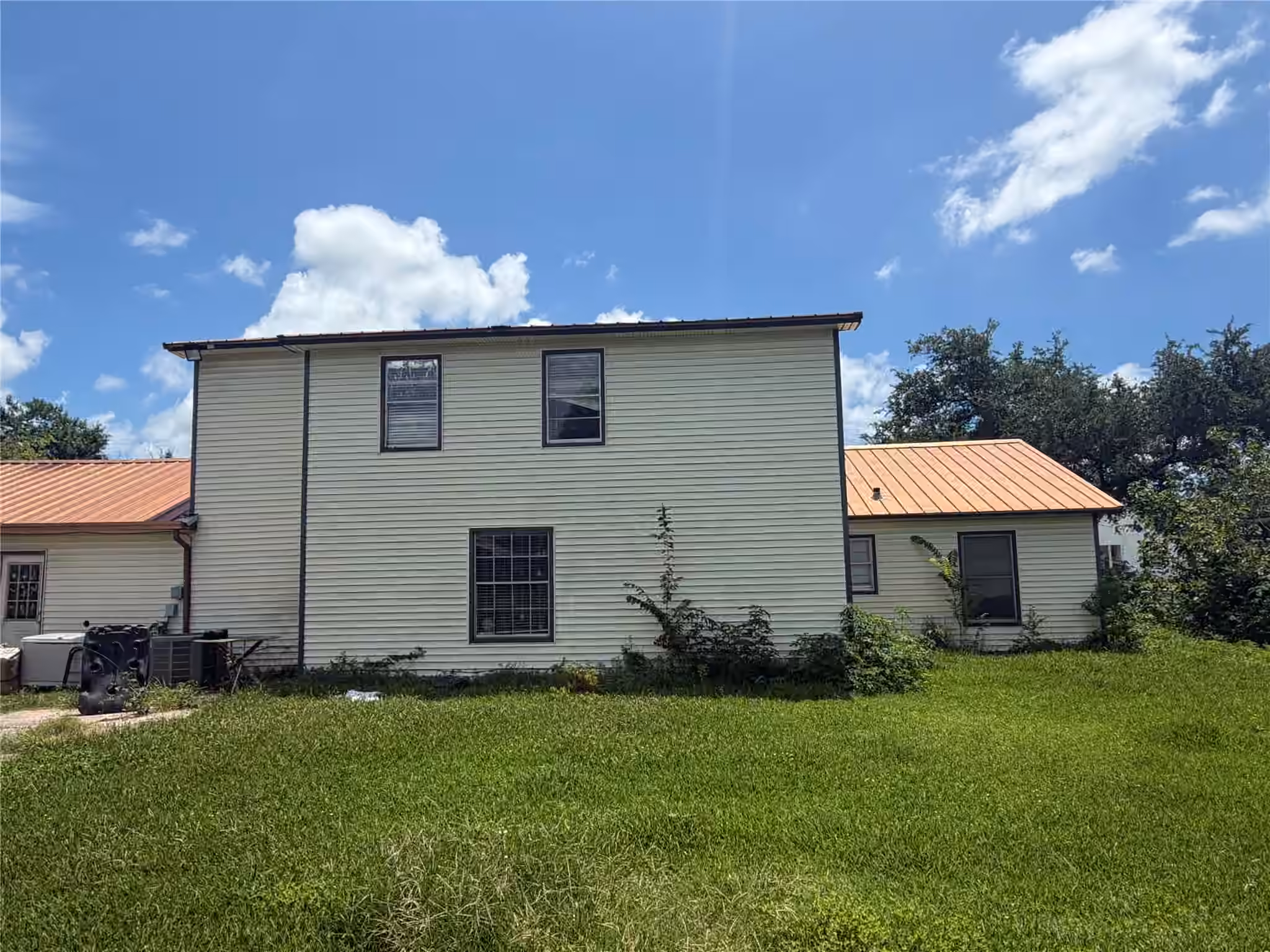 Photo 3 of 712 Oak Avenue, Highlands, TX