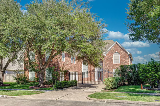 Photo 2 of 1907 Waterside Drive, Missouri City, TX