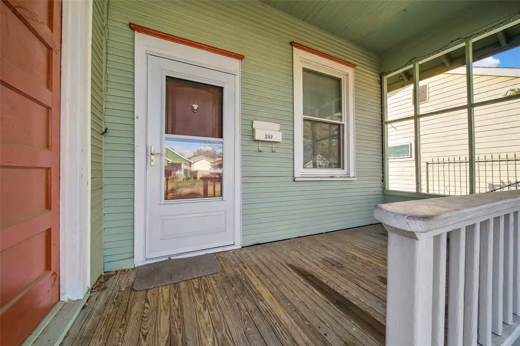 Photo 3 of 207 Northwood Street, Houston, TX