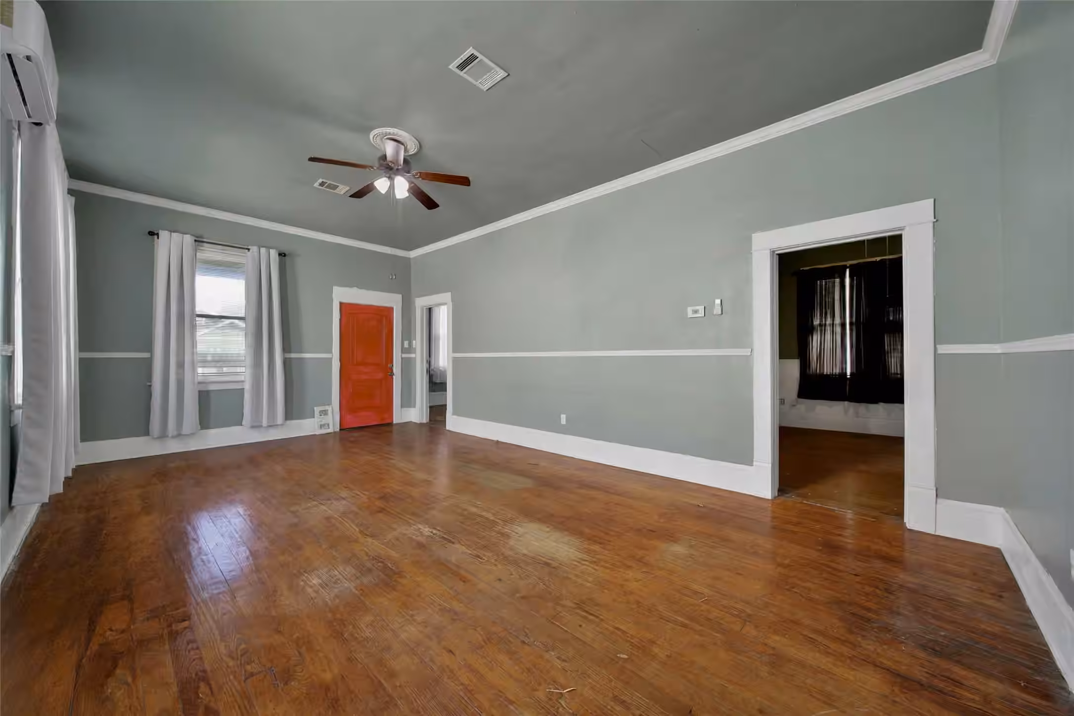 Photo 4 of 207 Northwood Street, Houston, TX