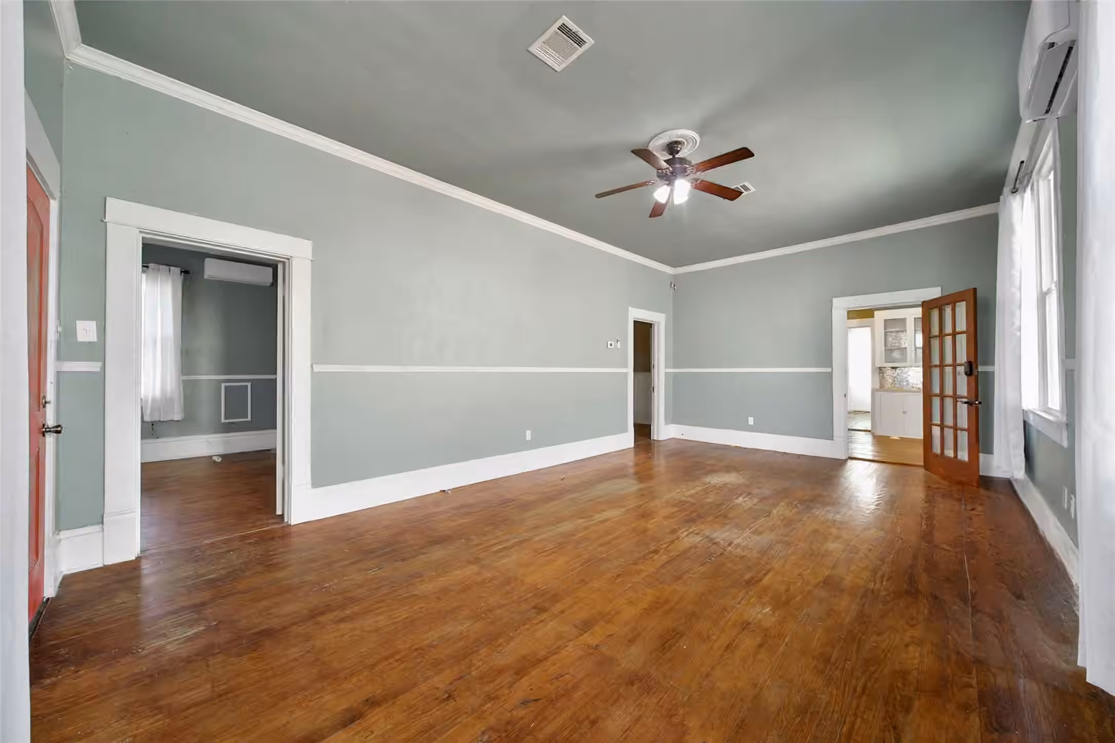 Photo 5 of 207 Northwood Street, Houston, TX