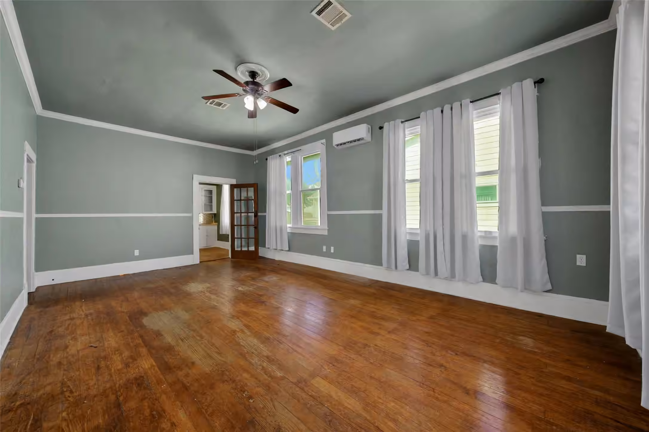 Photo 6 of 207 Northwood Street, Houston, TX