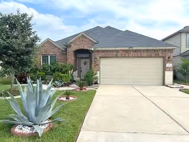Photo 2 of 2020 Cedar Tree Court, Conroe, TX