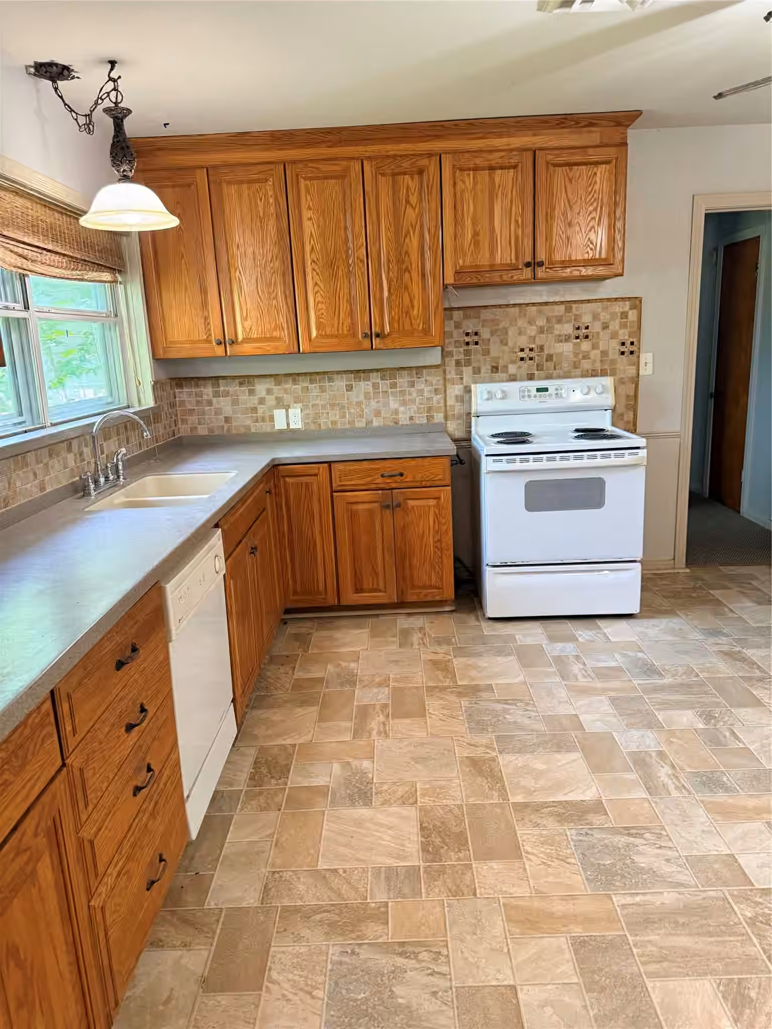 Photo 6 of 305 Wisteria Street, Lake Jackson, TX