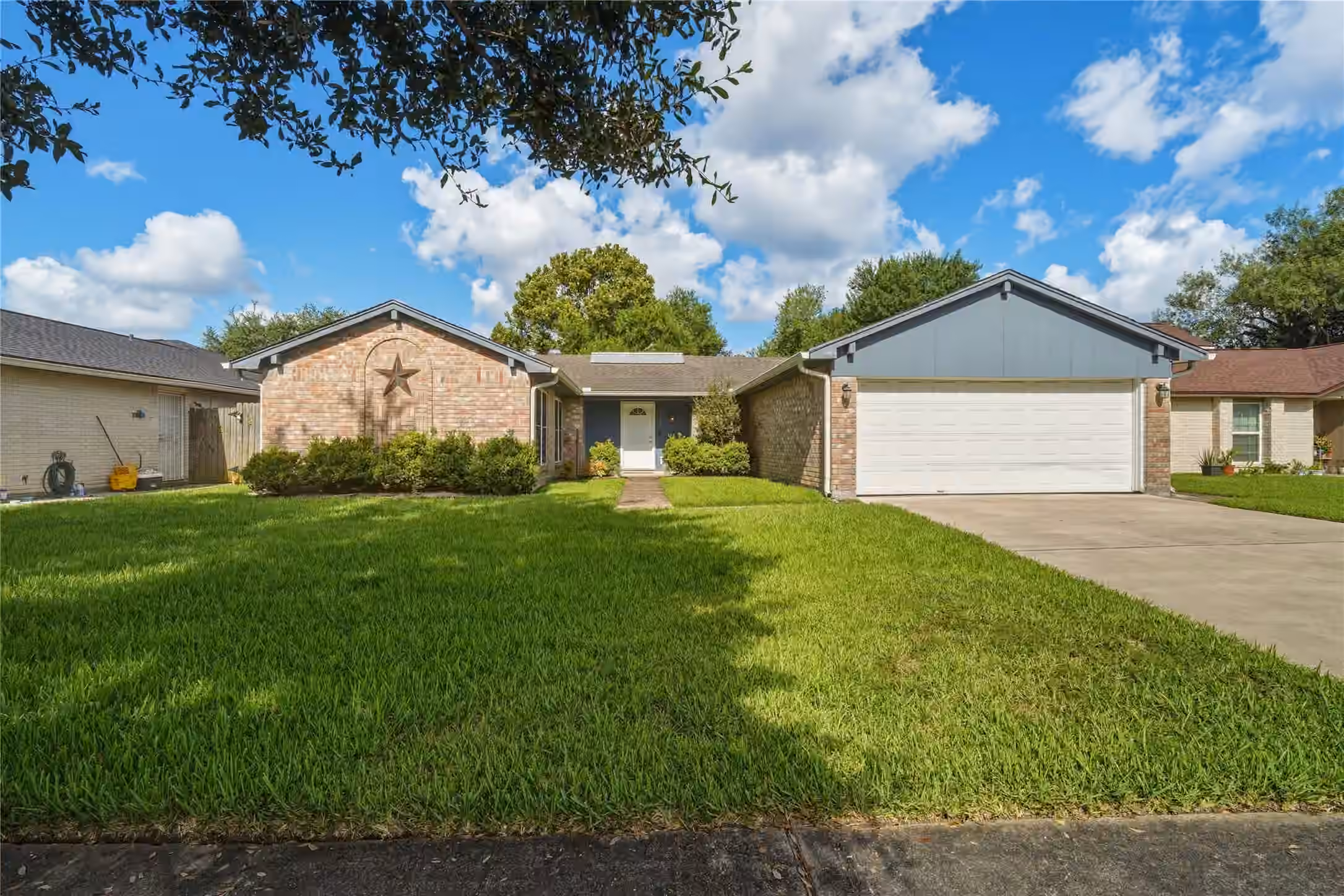 Photo of 17330 Herrnhut Drive, Webster, TX