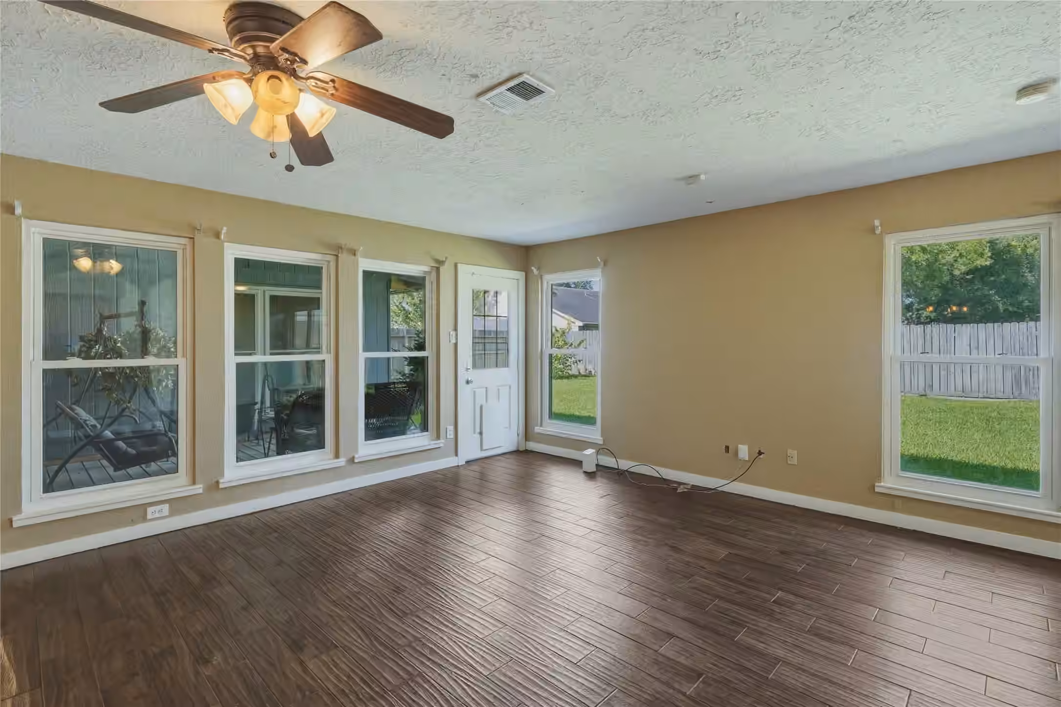 Photo 7 of 17330 Herrnhut Drive, Webster, TX