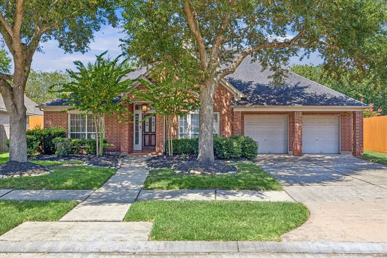 Photo of 3214 Waters Edge Drive, Manvel, TX 77578