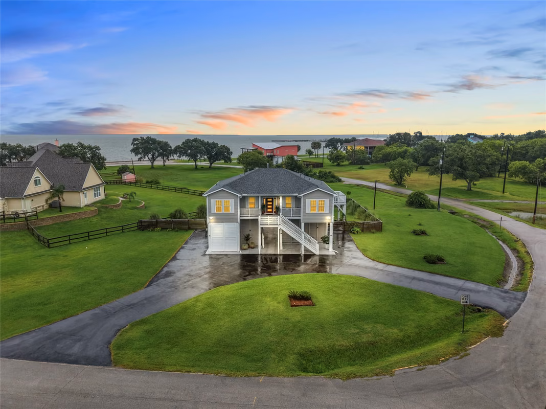Photo of 4 Shore Acres Circle, Shoreacres, TX