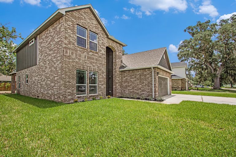 Photo 2 of 2239 Lakewood Drive, West Columbia, TX