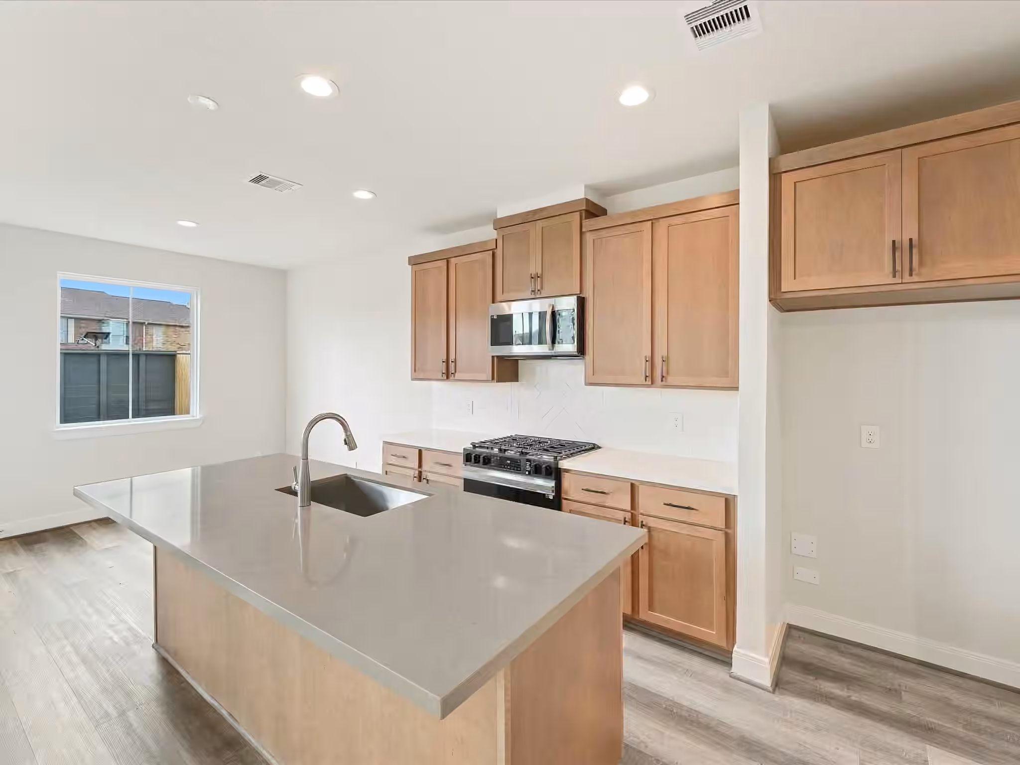 Photo 7 of 9211 Washington Heights Street, Houston, TX