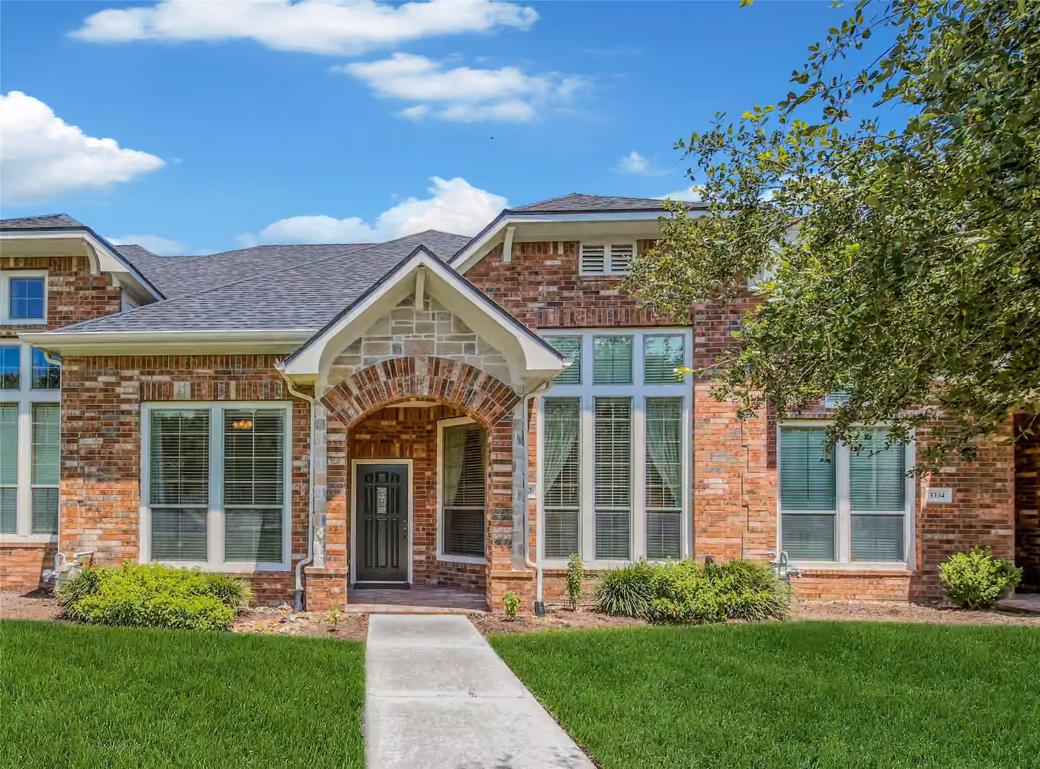 Photo of 3330 Knollcrest Lane, Pearland, TX 77584