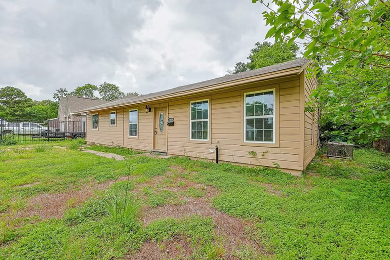 Photo 3 of 5839 Southurst Street, Houston, TX