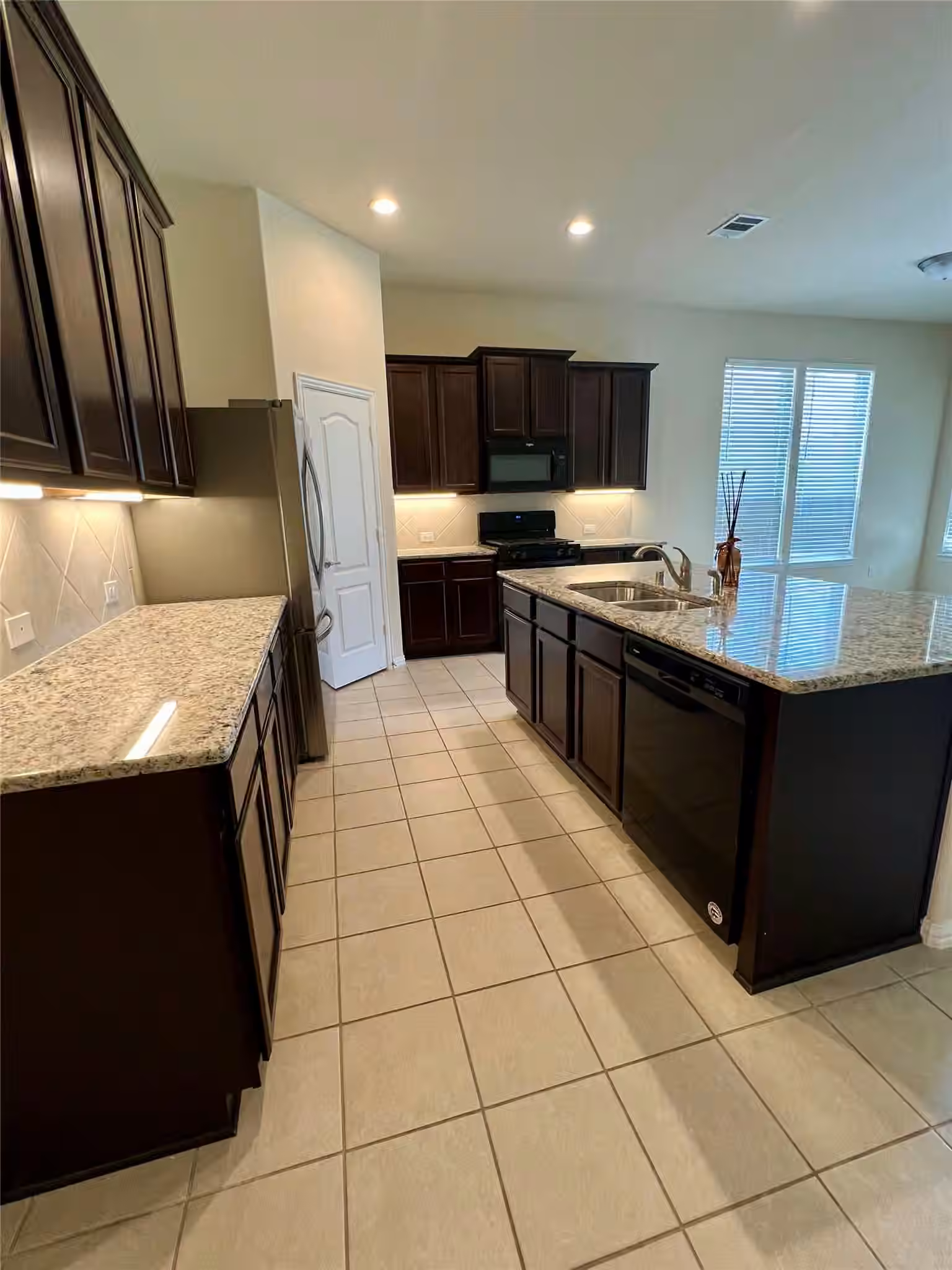 Photo 5 of 13201 Anchor Isle Court, Texas City, TX