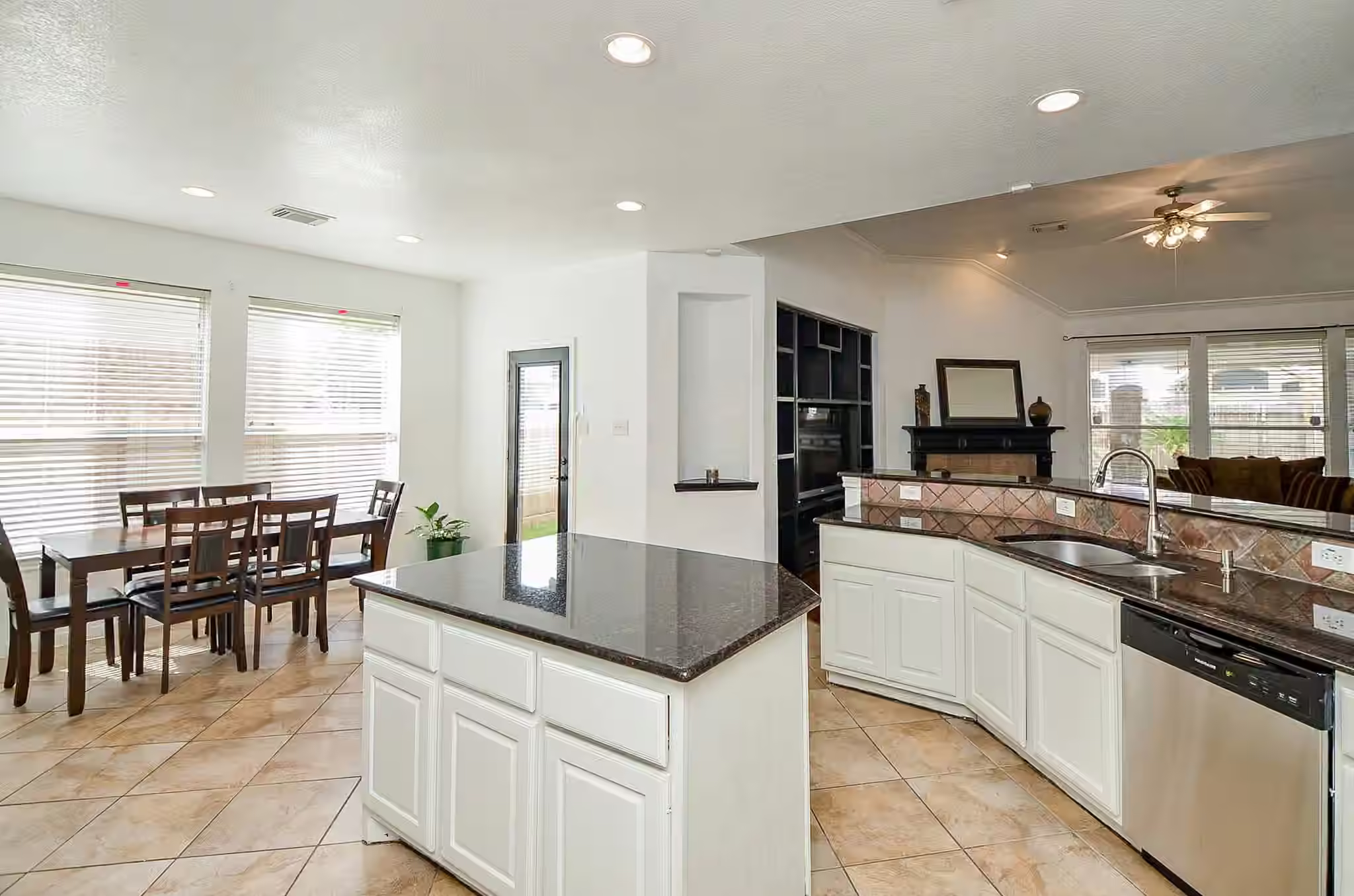 Photo 7 of 10915 Menaggio Court, Richmond, TX