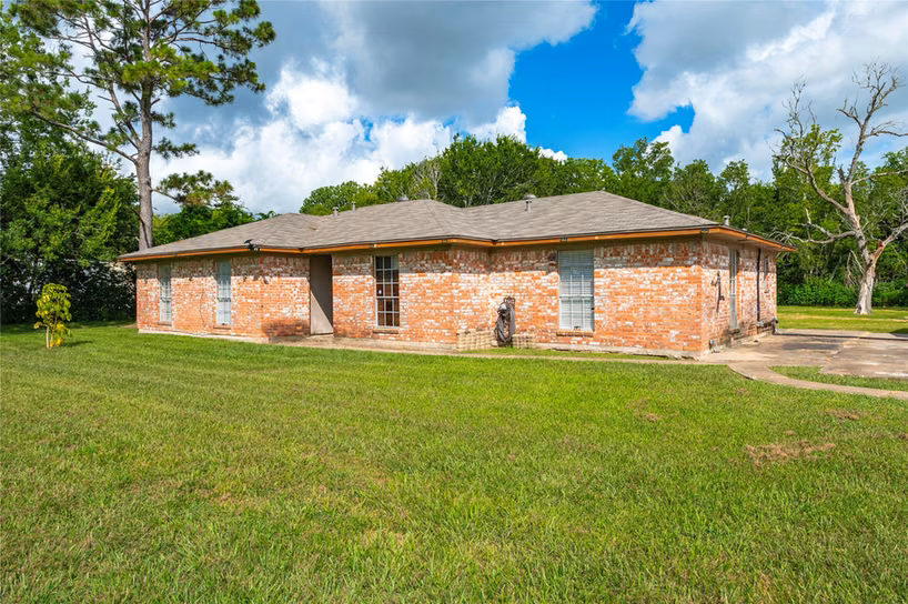 Photo 2 of 1857 County Road 99, Alvin, TX