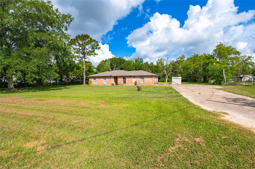 Photo 3 of 1857 County Road 99, Alvin, TX