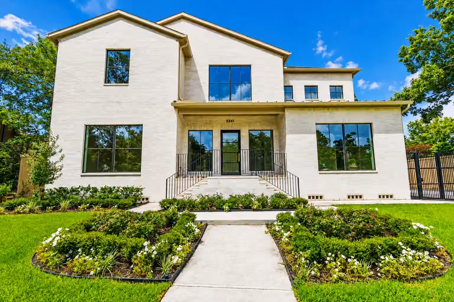 Photo 2 of 2341 MARONEAL ST, Houston, TX