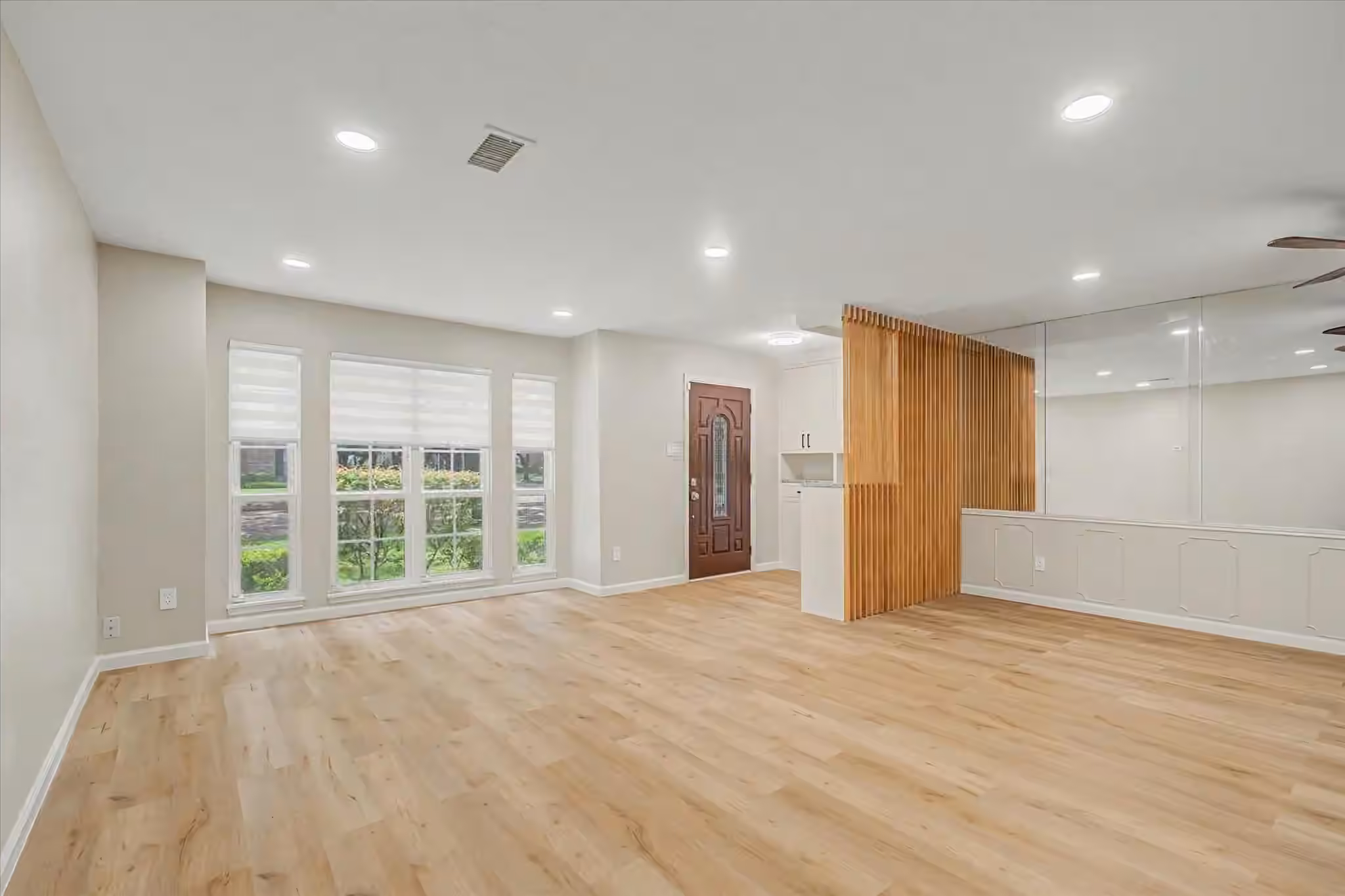 Photo 6 of 13198 Trail Hollow Drive 3198, Houston, TX