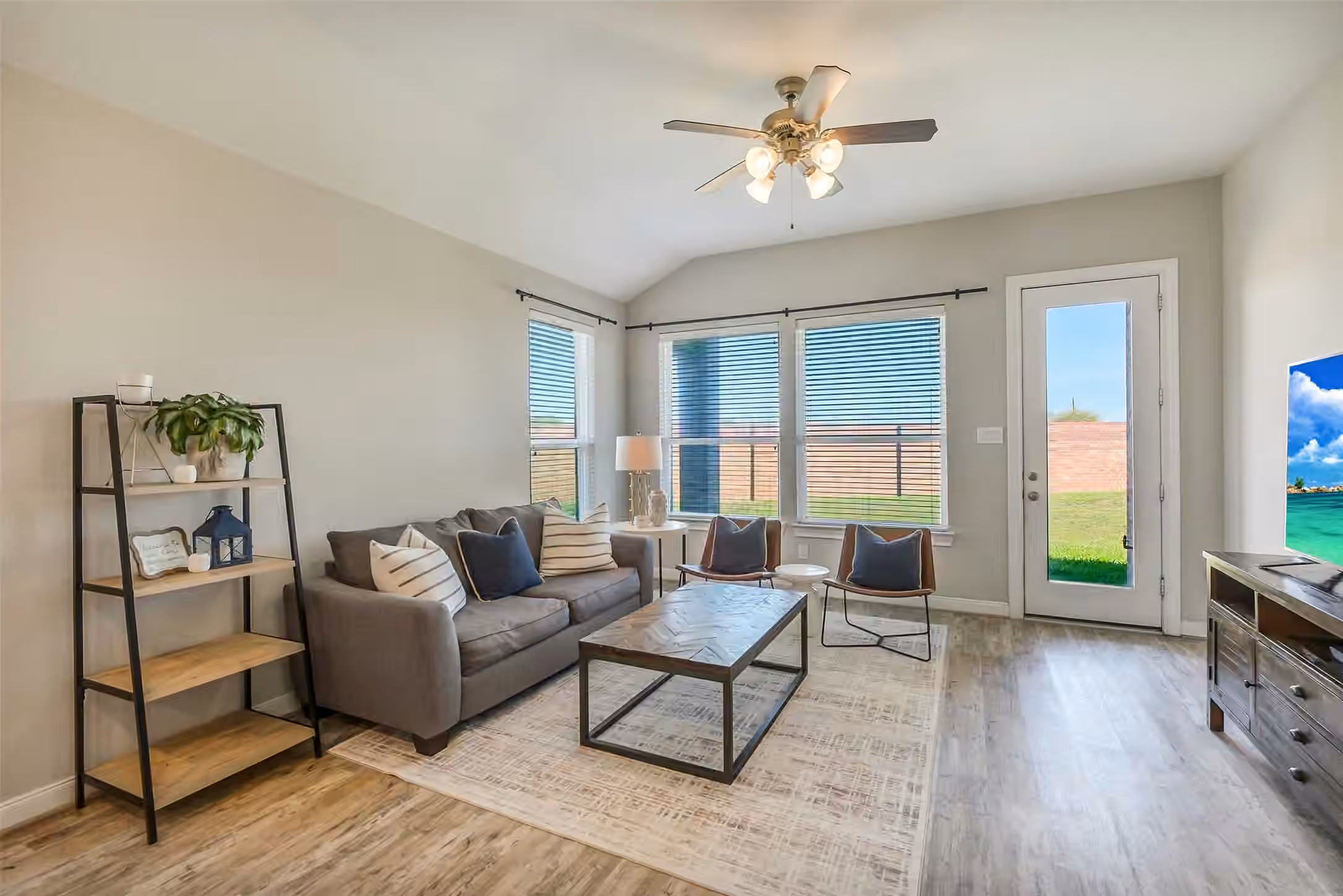 Photo 3 of 10906 Avana Falls Lane, Richmond, TX