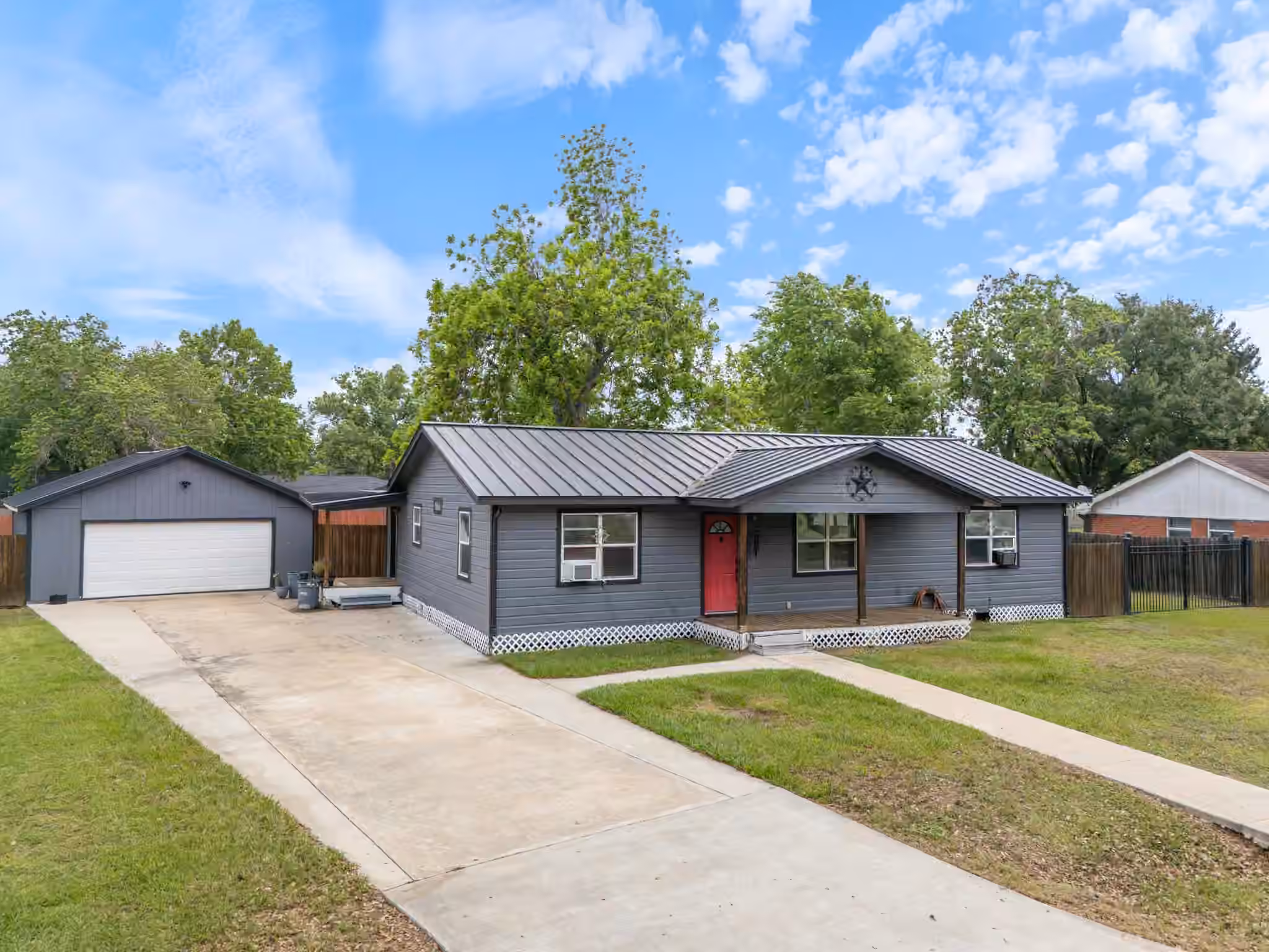 Photo 3 of 404 E Elizabeth Avenue, Palacios, TX