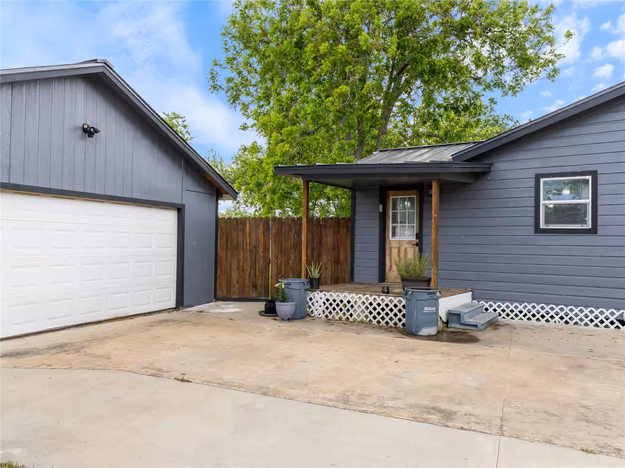 Photo 5 of 404 E Elizabeth Avenue, Palacios, TX